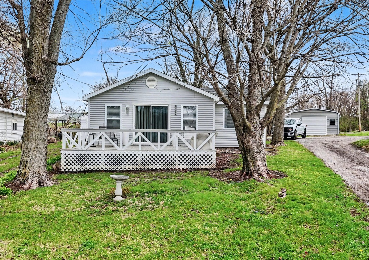 3221 E Lake Paradise Road, Mattoon, IL