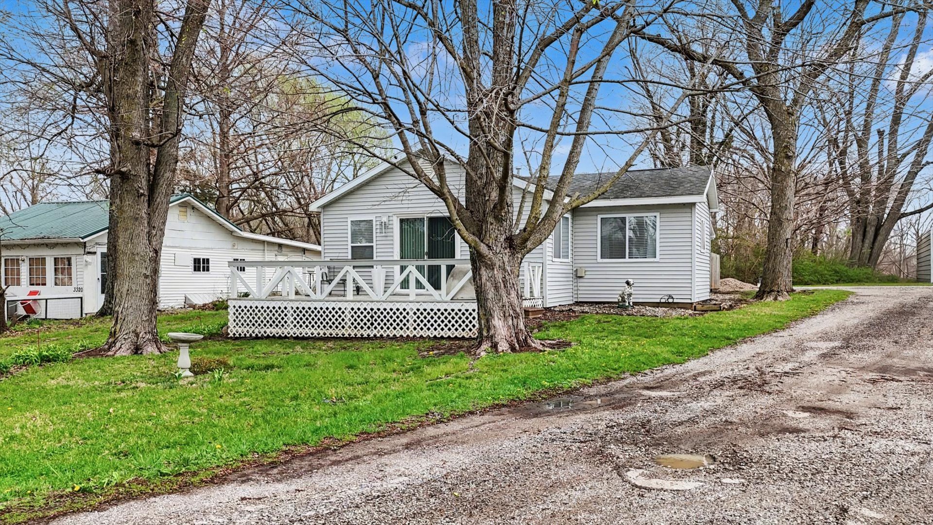 3221 E Lake Paradise Road, Mattoon, IL