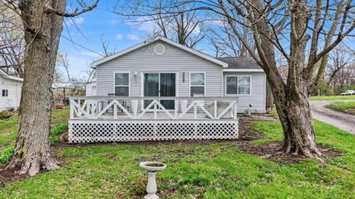 3221 E Lake Paradise Road, Mattoon, IL