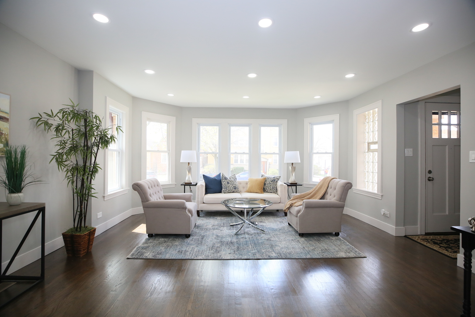 2955 N LOTUS Avenue, Chicago, IL