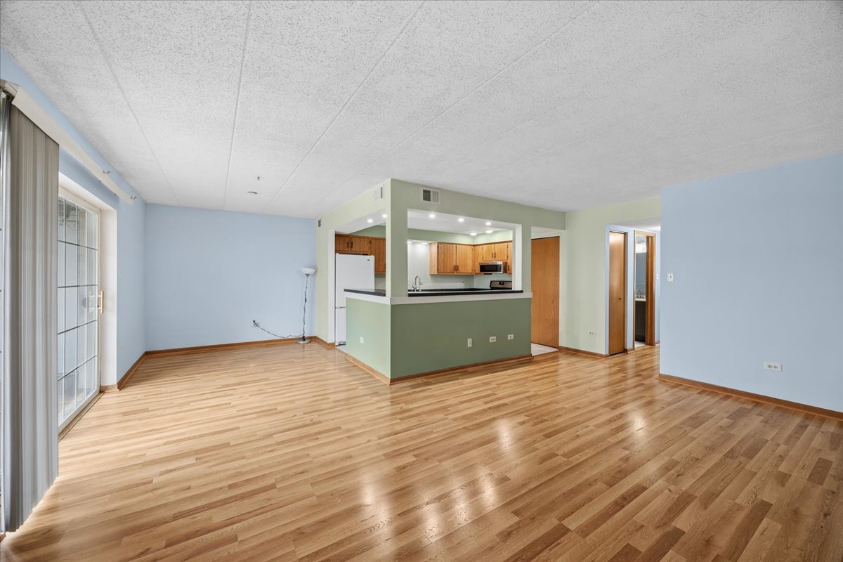 9130 W 95th Street #1B, Hickory Hills, IL