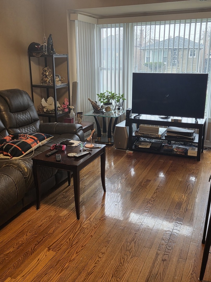 7925 S Richmond Street, Chicago, IL