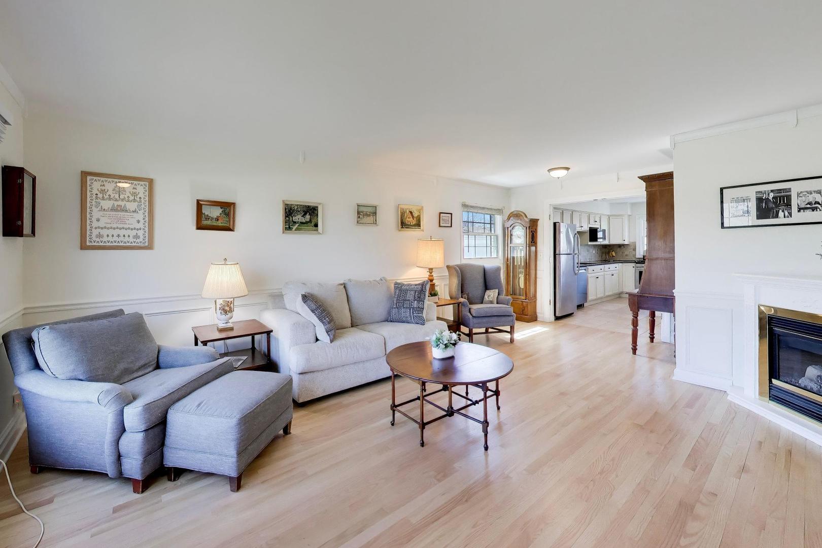 845 Country Club Drive #F, Libertyville, IL