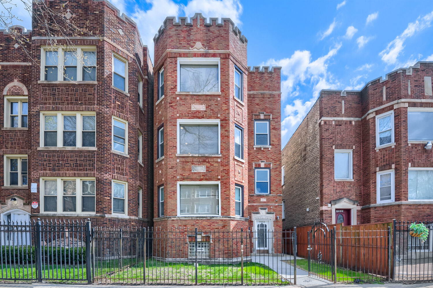 7953 S Essex Avenue, Chicago, IL