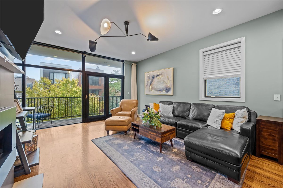 1542 N Artesian Avenue #2, Chicago, IL