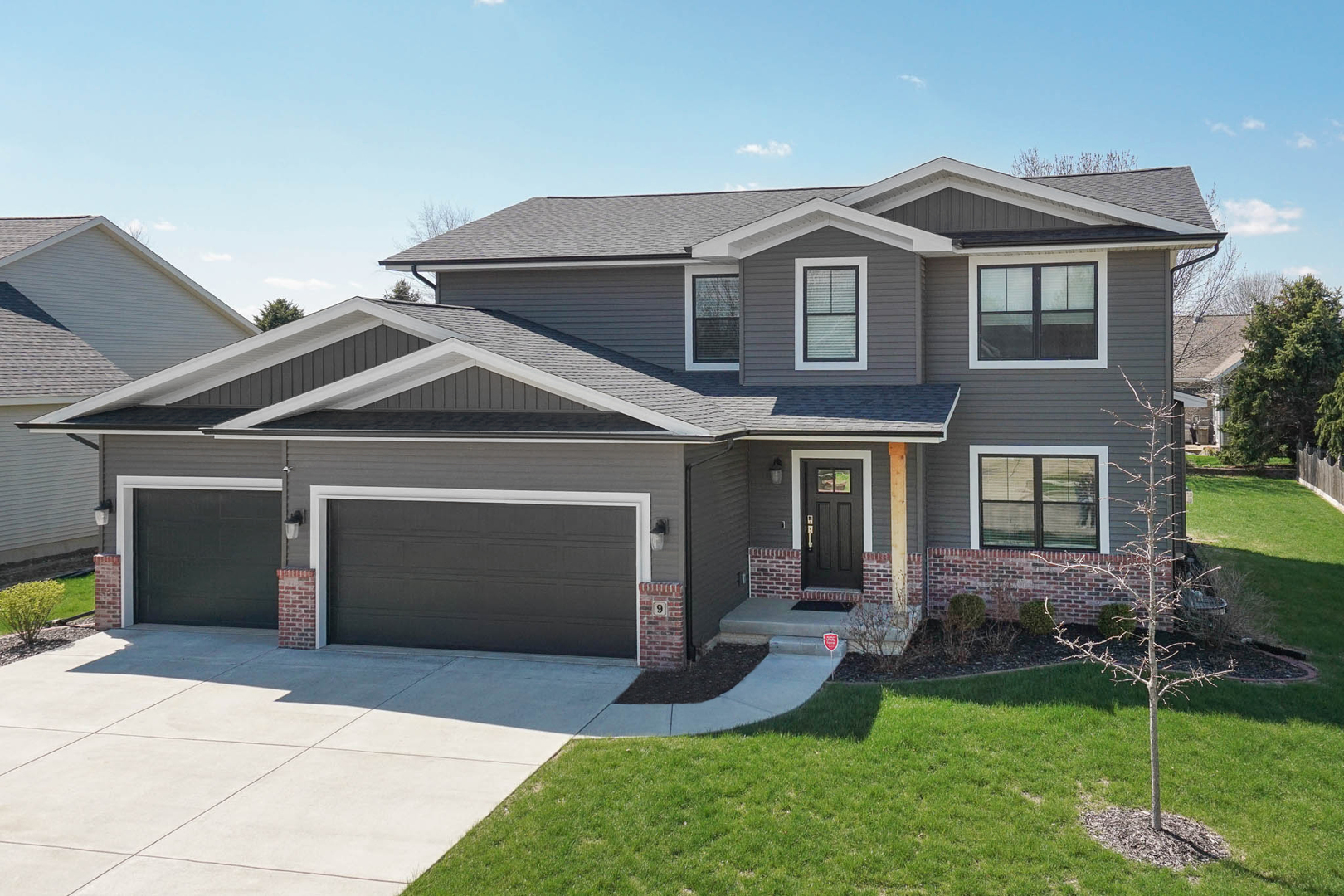 9 Brookstone Circle, Bloomington, IL