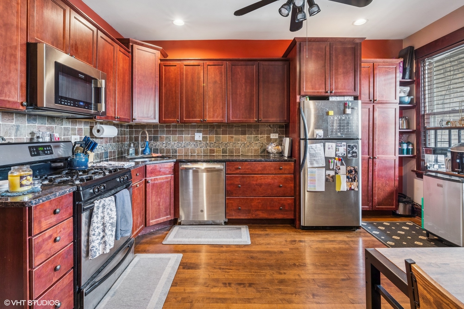 3506 N Damen Avenue, Chicago, IL