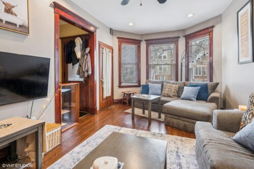 3506 N Damen Avenue, Chicago, IL