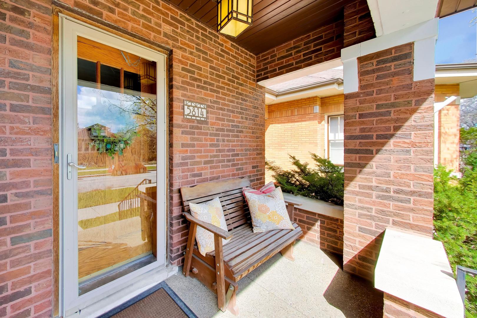 5814 N Sacramento Avenue, Chicago, IL