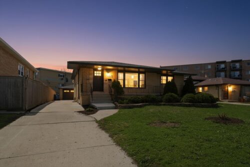 4728 W 99th Place, Oak Lawn, IL
