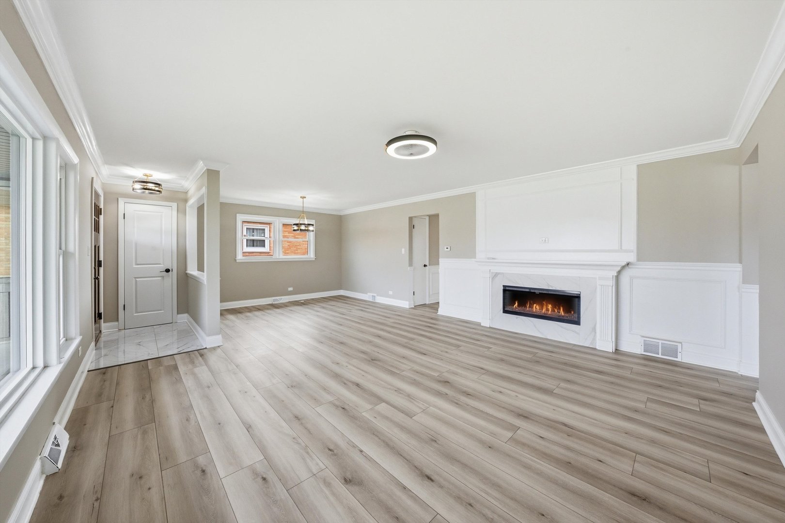 4728 W 99th Place, Oak Lawn, IL