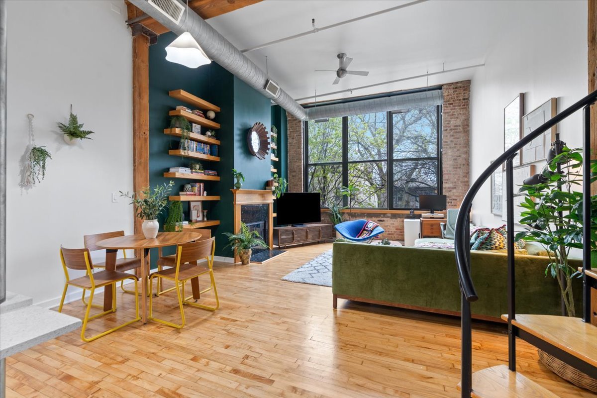 2650 W BELDEN Avenue #215, Chicago, IL