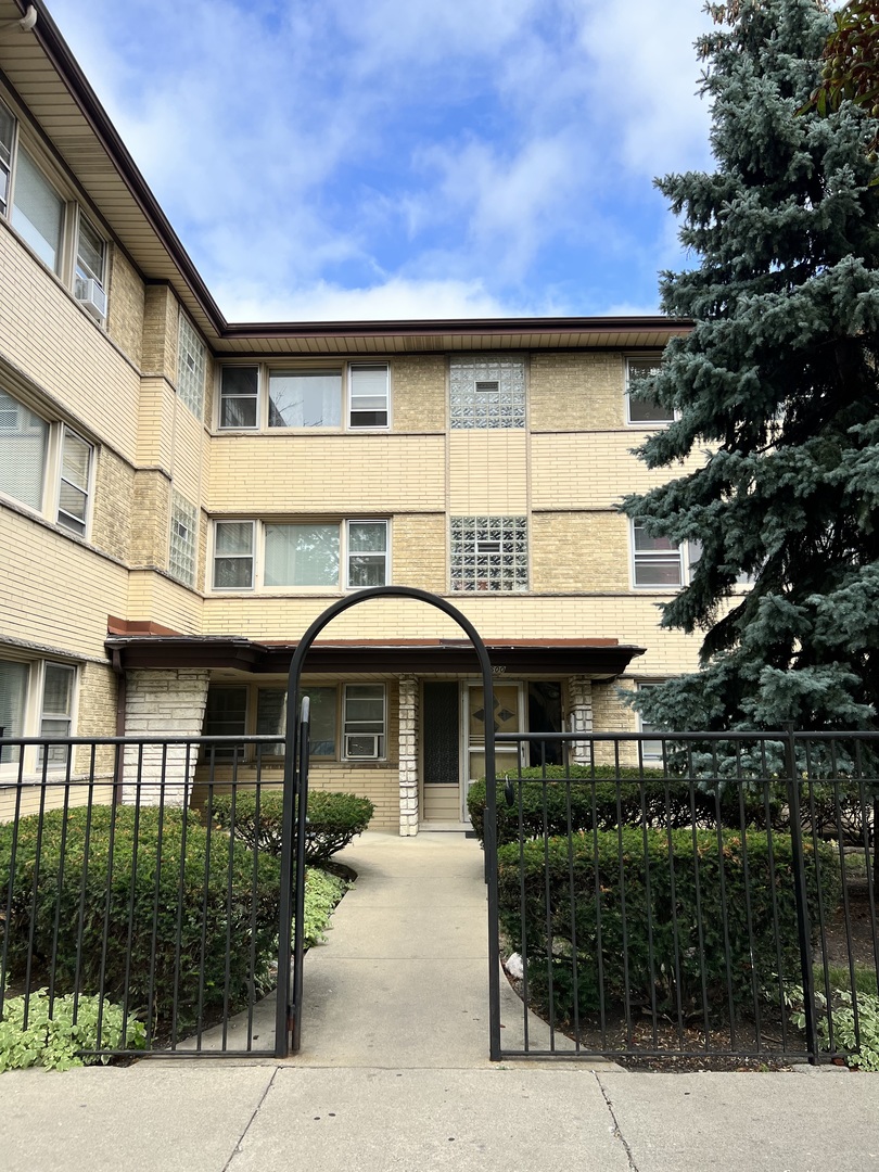 2600 N Austin Avenue #3E, Chicago, IL