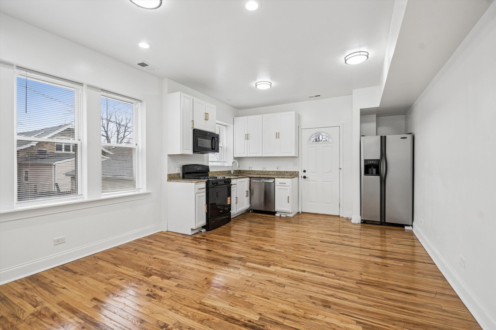 3849 W Ainslie Street #1, Chicago, IL