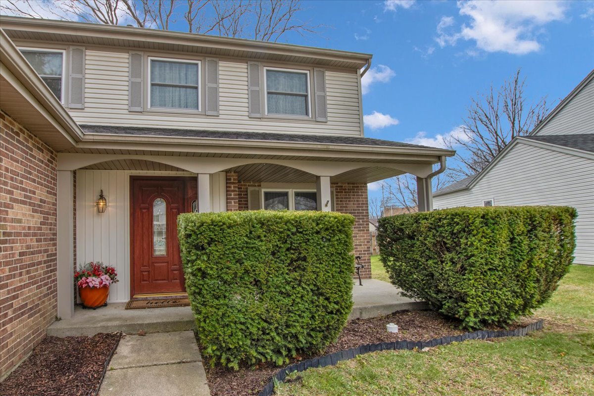 305 Abbey Lane, Vernon Hills, IL