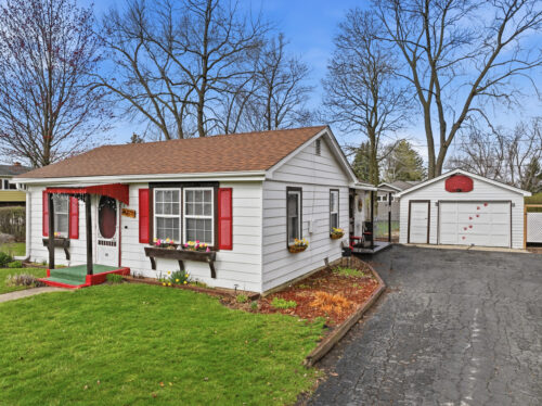 101 Oakleaf Road, Lake In The Hills, IL