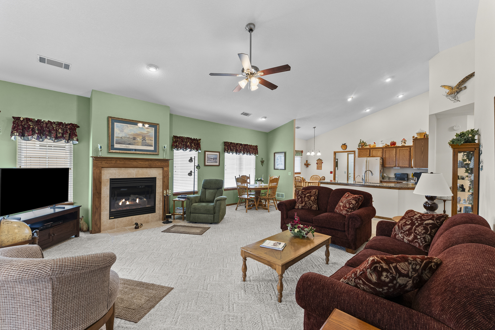 329 Country Club Court, Eldridge, IA