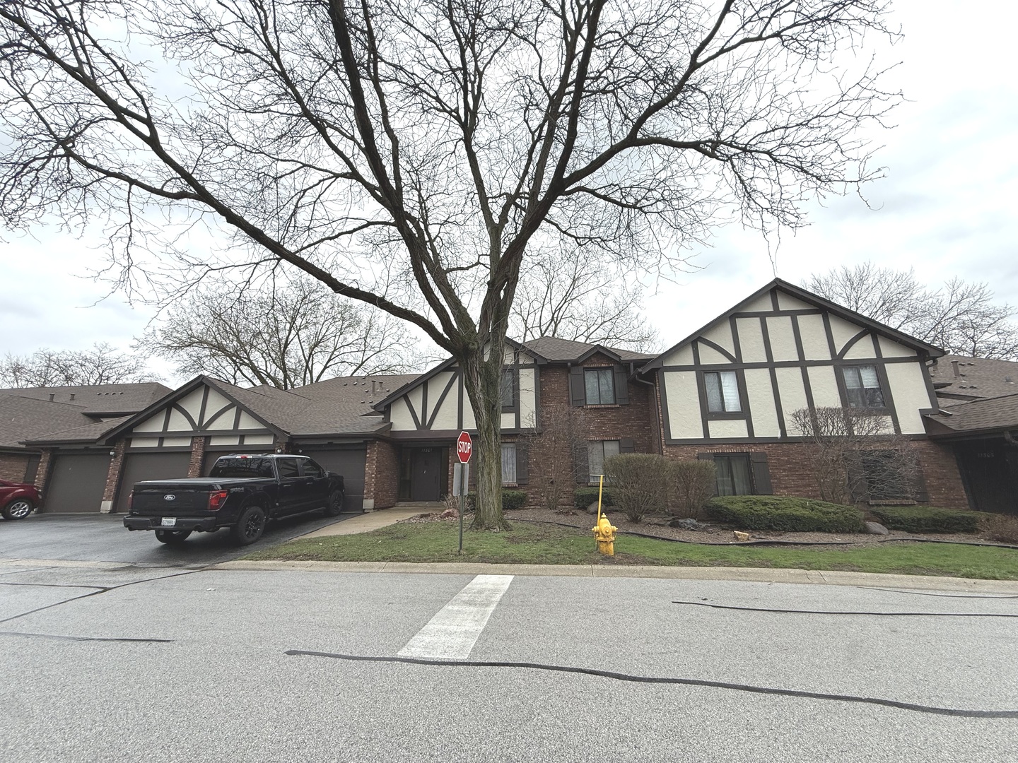 11301 Sycamore Lane #64B, Palos Hills, IL