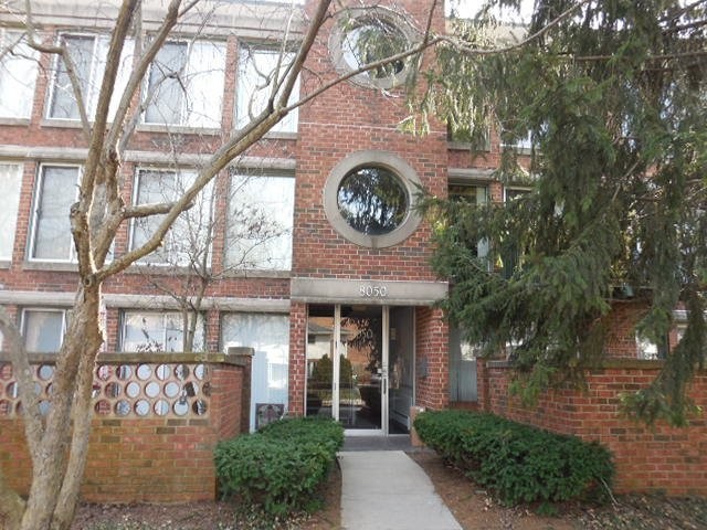 8050 Arbor Lane #303, Northfield, IL