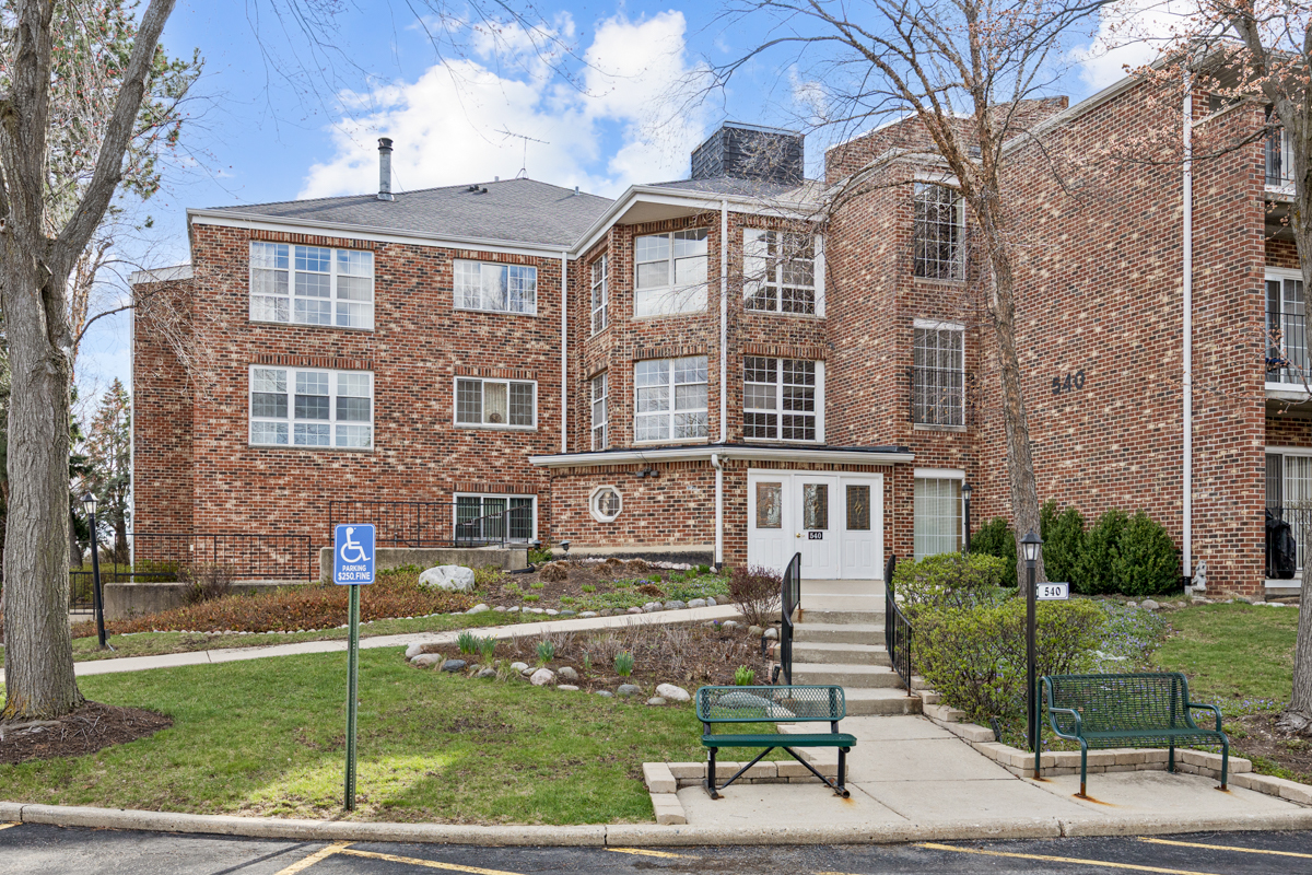 540 Biesterfield Road #305, Elk Grove Village, IL