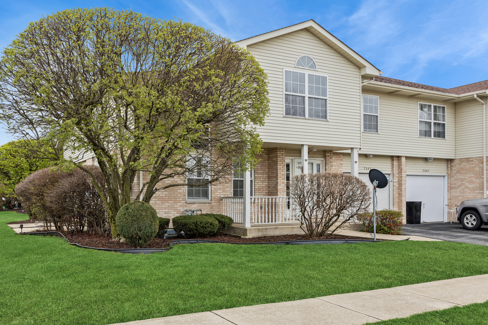 7245 Arbor Lane, Justice, IL