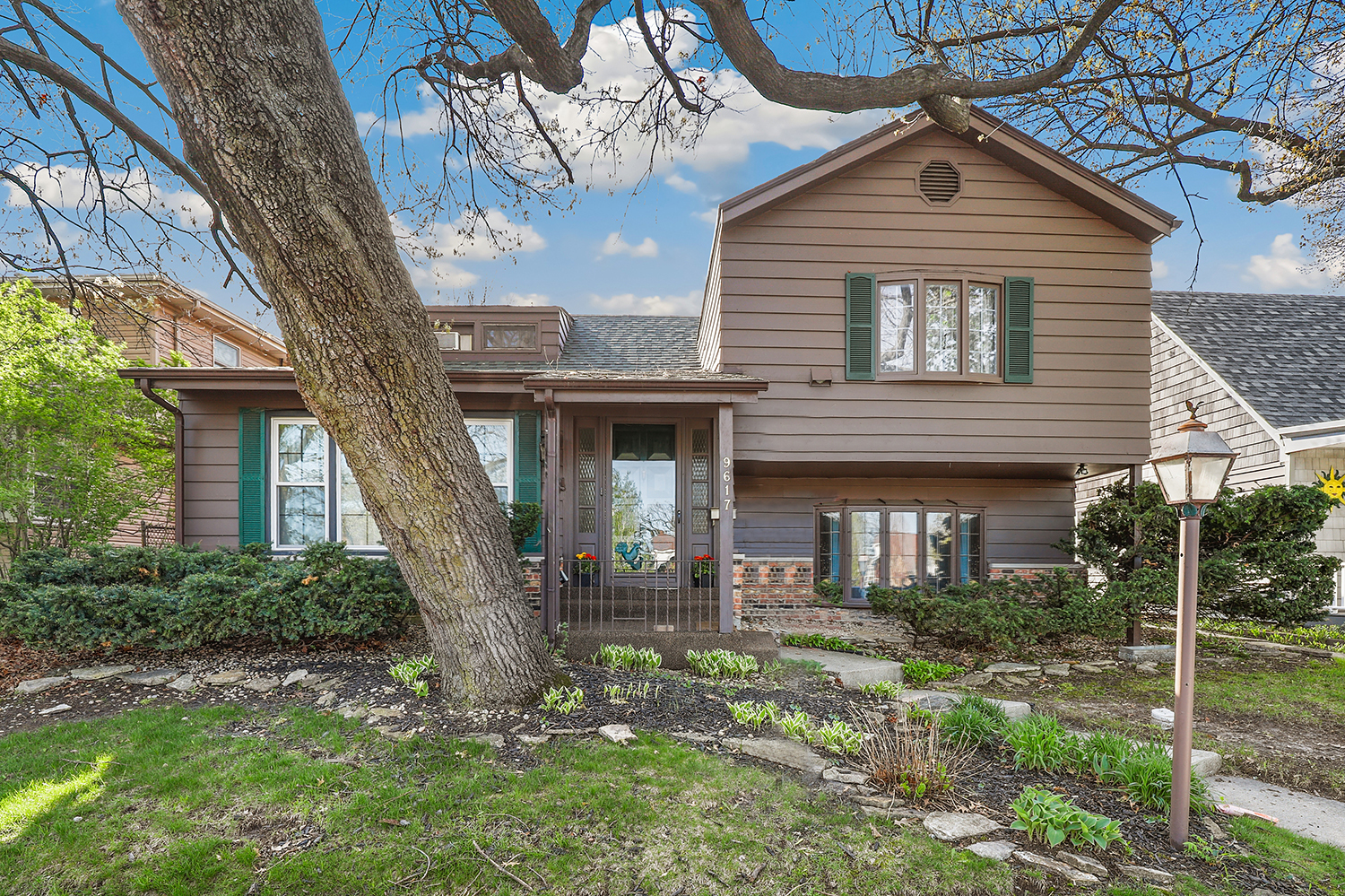 9617 E Shore Drive, Oak Lawn, IL