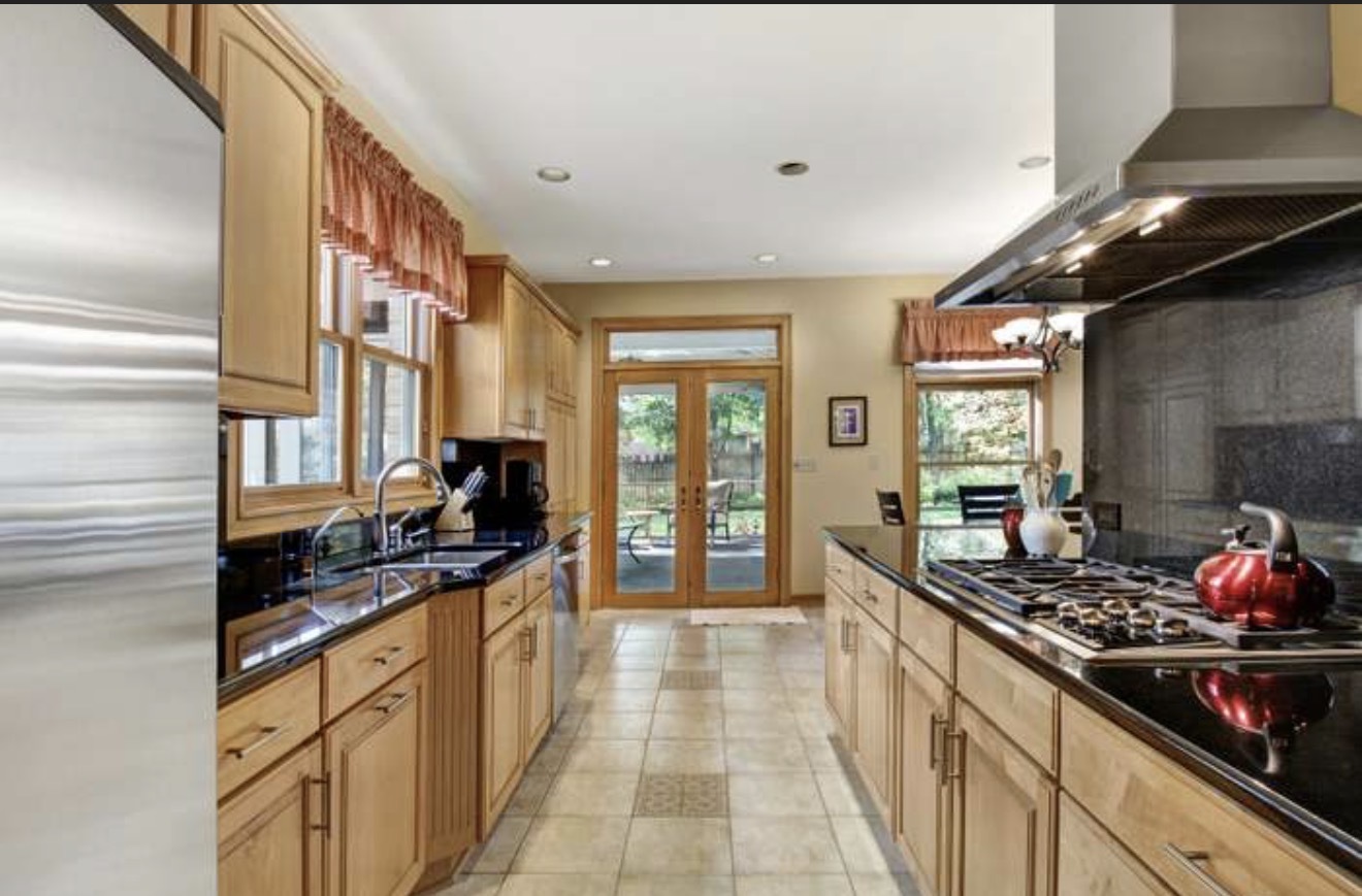 840 Huntley Woods Drive, Crete, IL