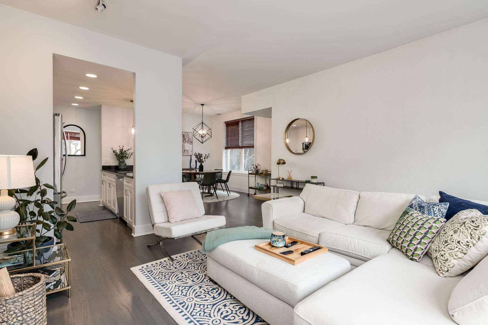 1123 W Chestnut Street #2E, Chicago, IL