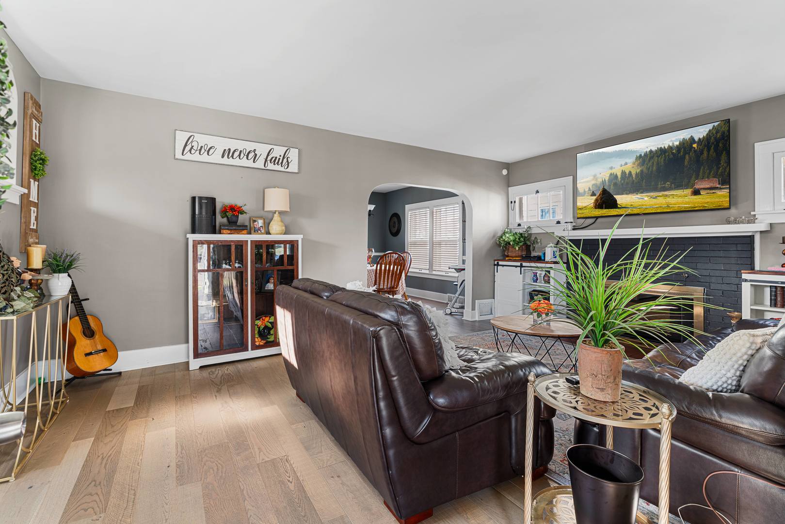 629 W Downer Place, Aurora, IL