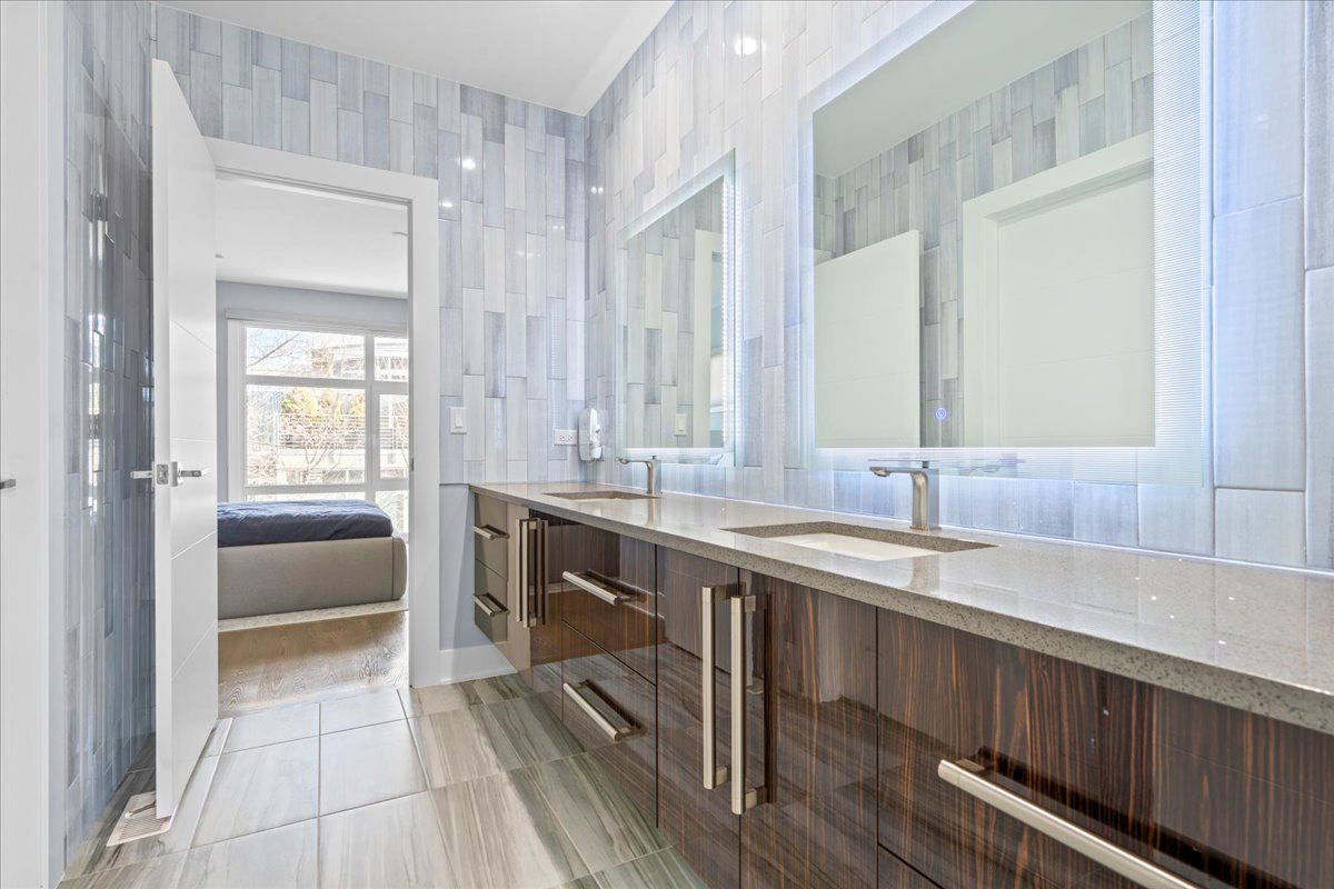 2009 Skyelar Court, Highland Park, IL