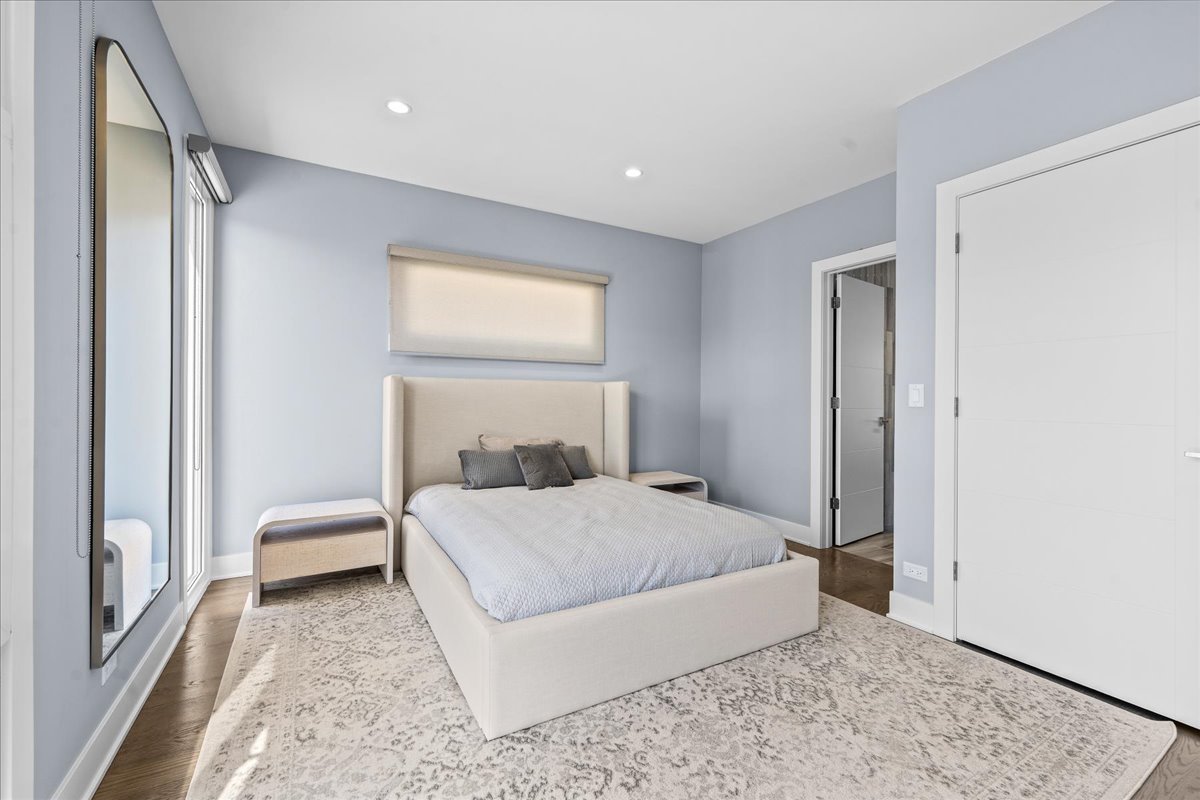 2009 Skyelar Court, Highland Park, IL