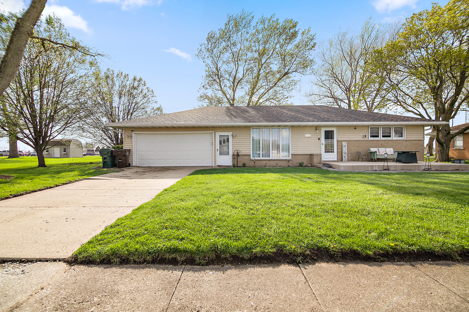 325 N Elm Street, Herscher, IL