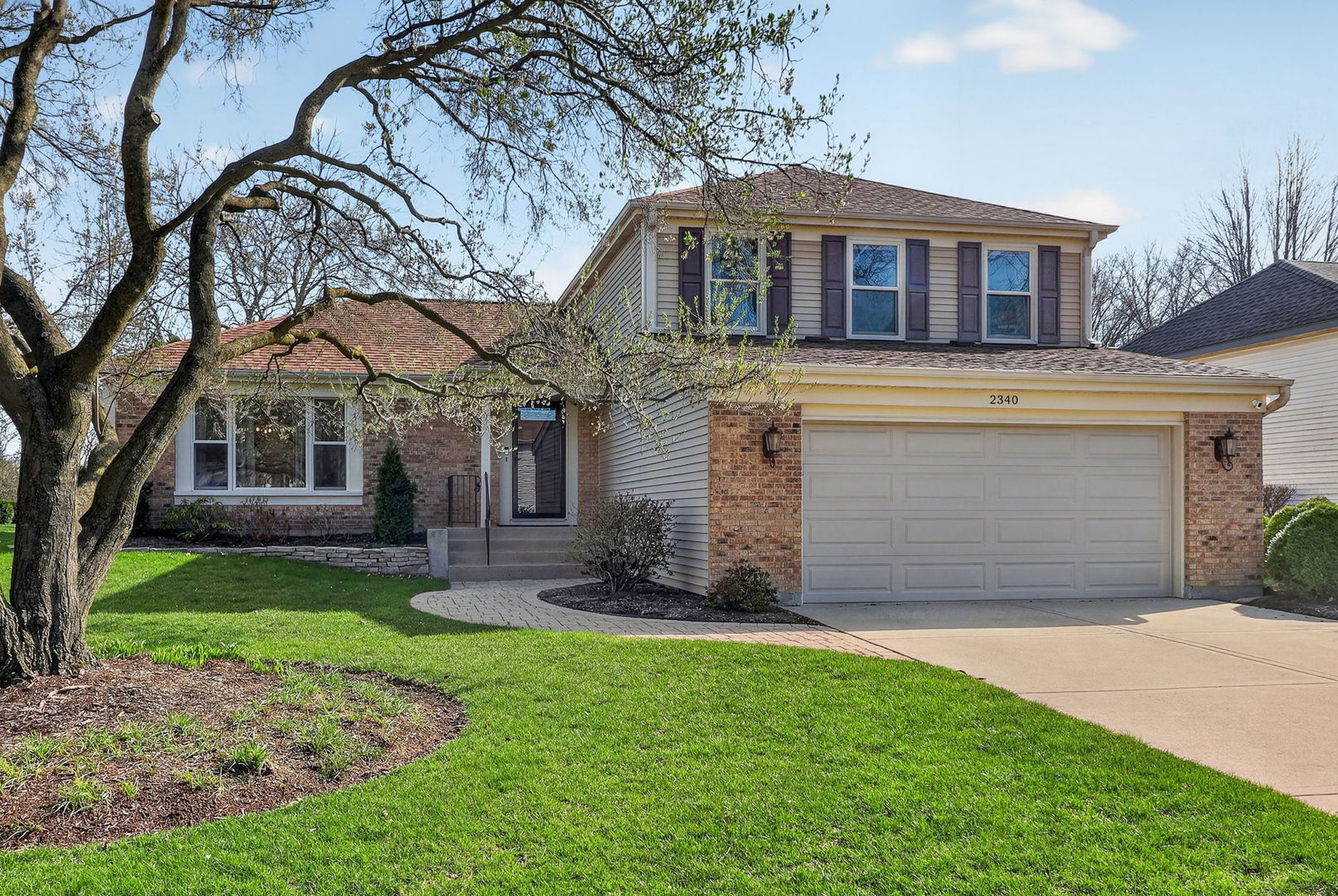 2340 Appleby Drive, Wheaton, IL
