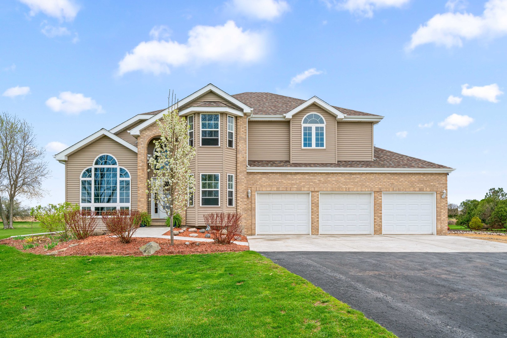 1758 N 44th Road, Leland, IL