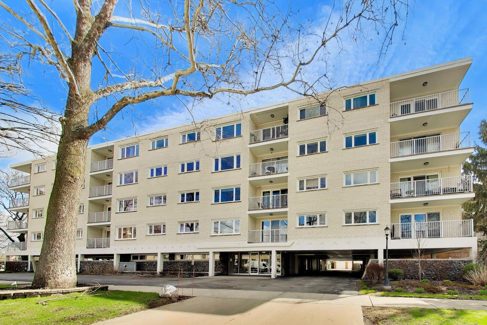 1535 Forest Avenue #402, River Forest, IL