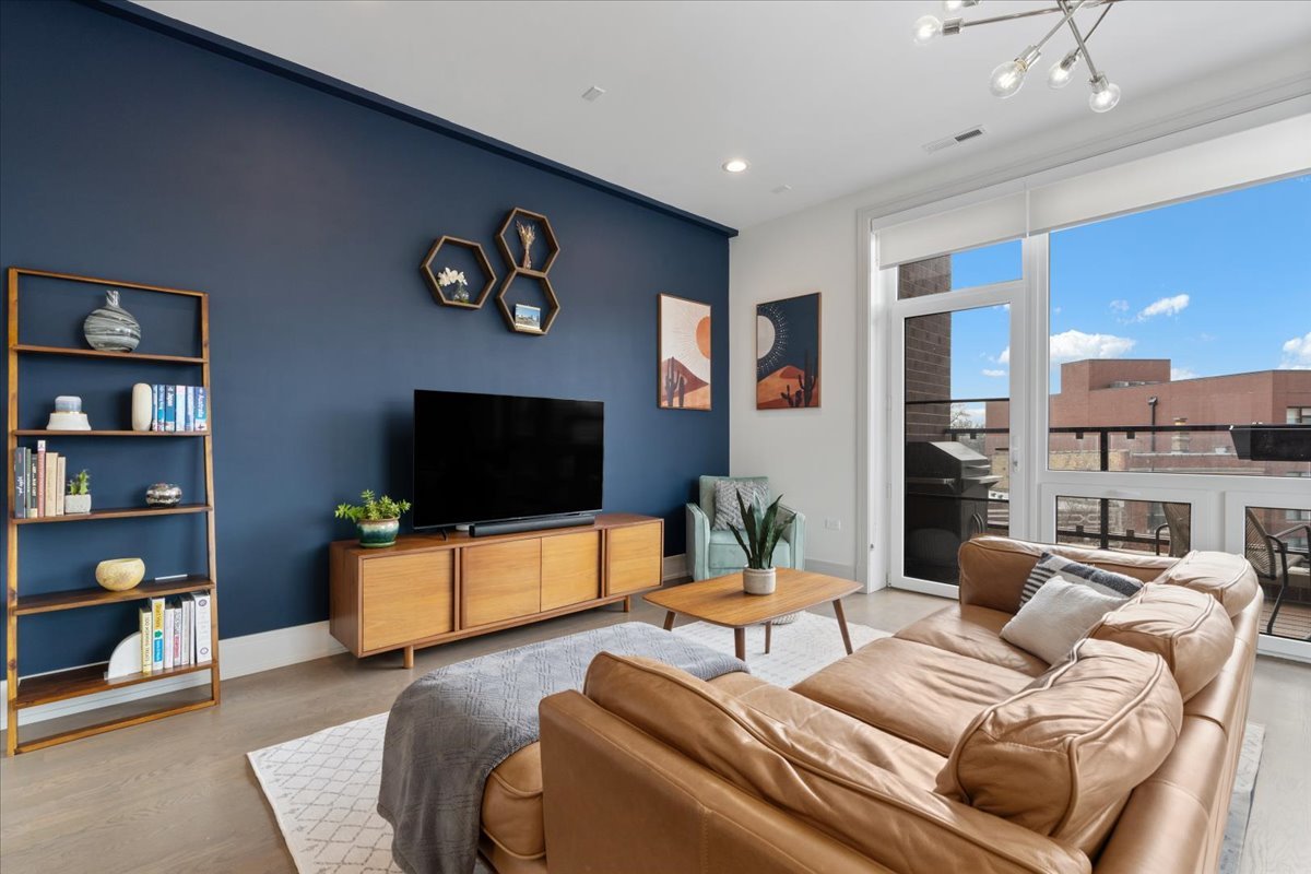 3101 N Ridgeway Avenue #4D, Chicago, IL