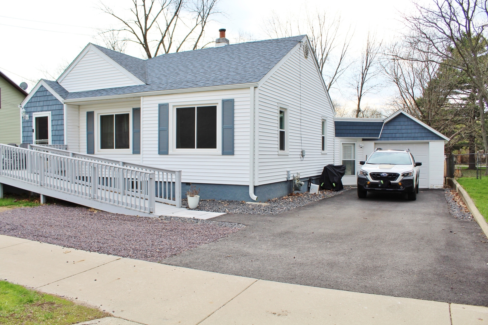 129 S Main Street, Seneca, IL