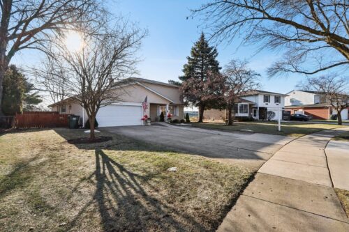 2019 E Avon Lane, Arlington Heights, IL