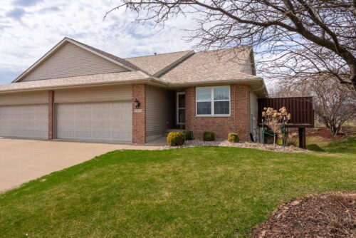 5016 56TH Avenue Court, Bettendorf, IA