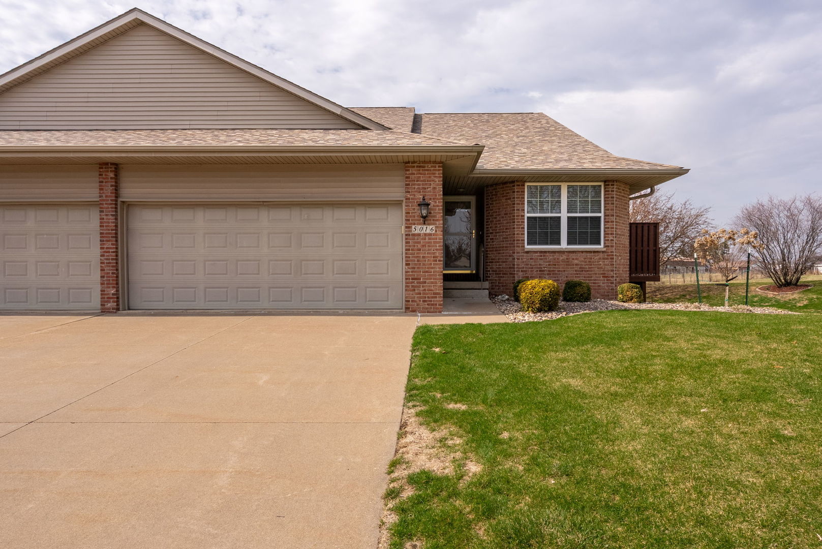 5016 56TH Avenue Court, Bettendorf, IA