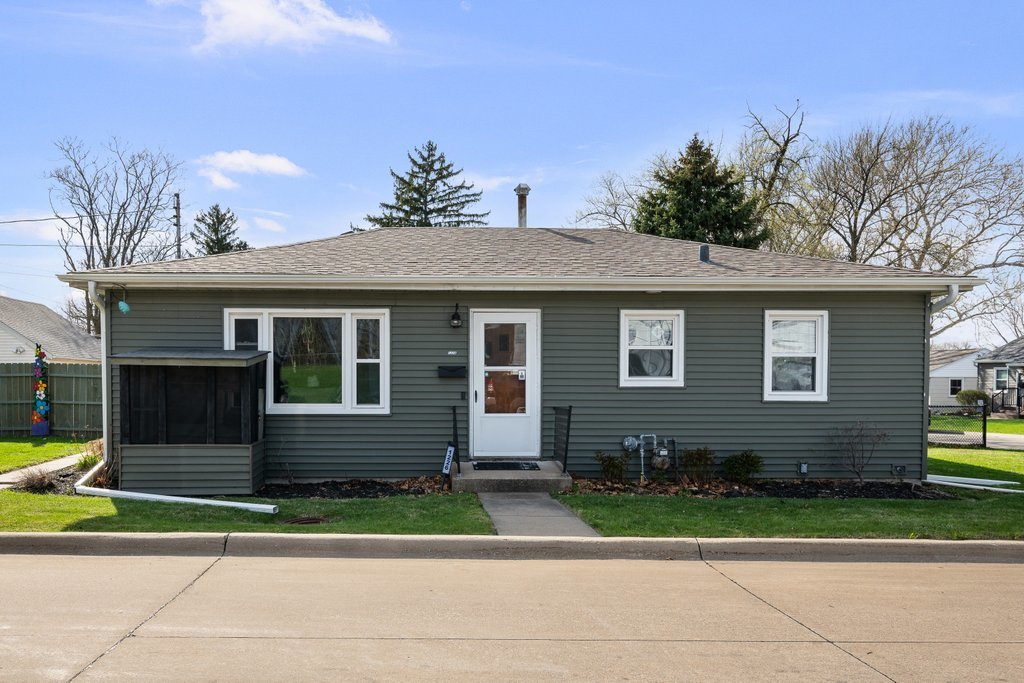 1226 26th Street, Bettendorf, IA