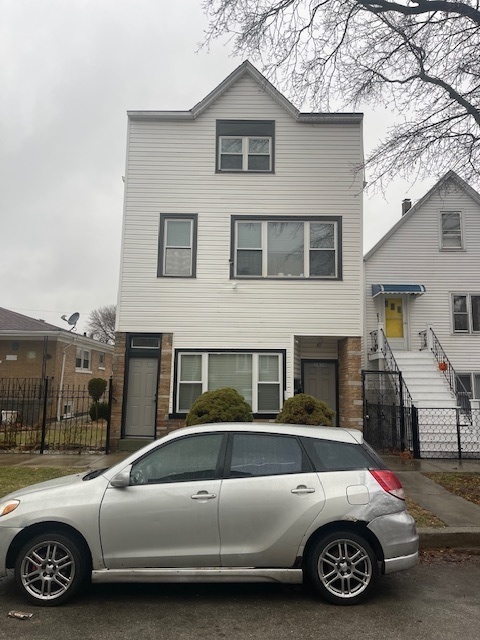 2438 W 45th Place #1R, Chicago, IL