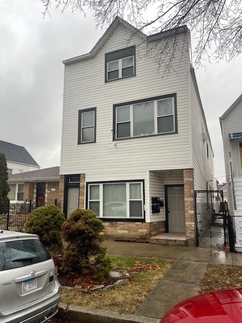 2438 W 45th Place #1R, Chicago, IL