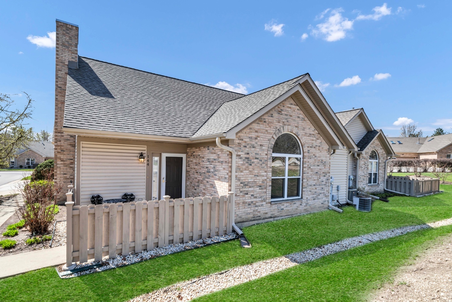 144 Canterbury Court, Bloomingdale, IL