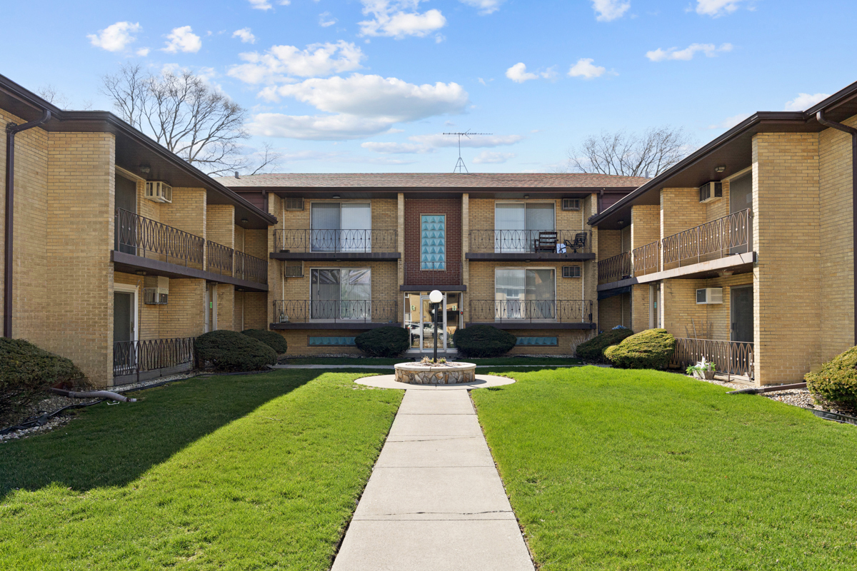 18318 Exchange Avenue #2F, Lansing, IL