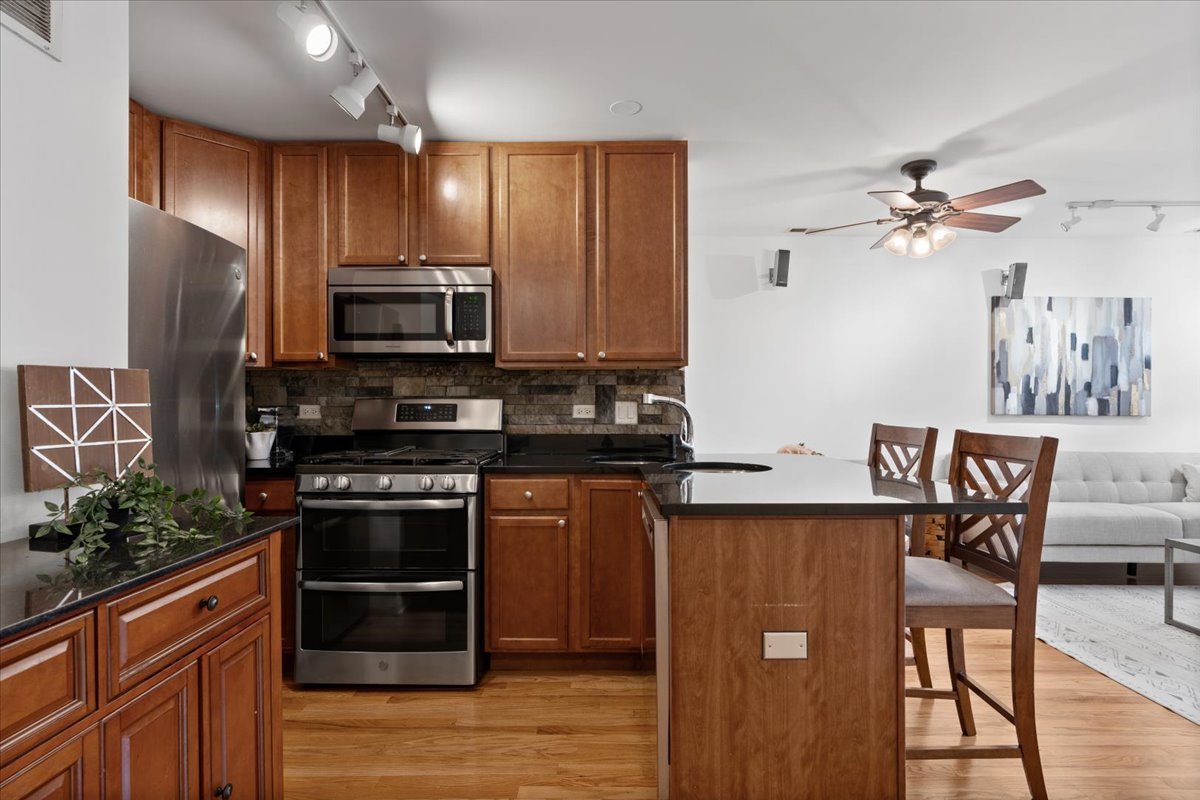 1525 W Cullom Avenue #G, Chicago, IL