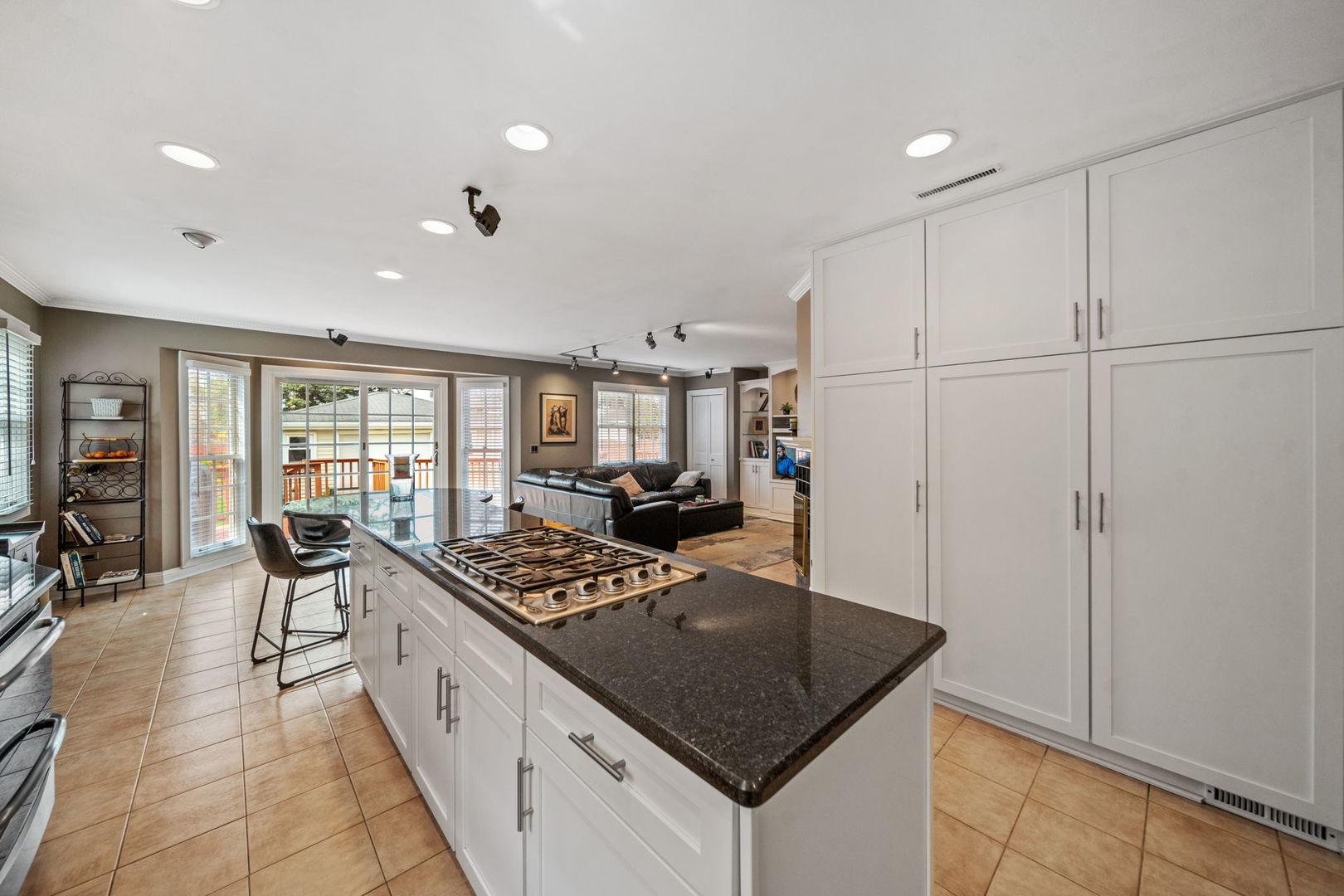 7110 N Odell Avenue, Chicago, IL