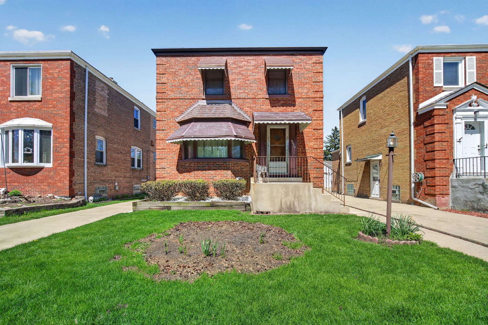 9020 W Forestview Drive, North Riverside, IL