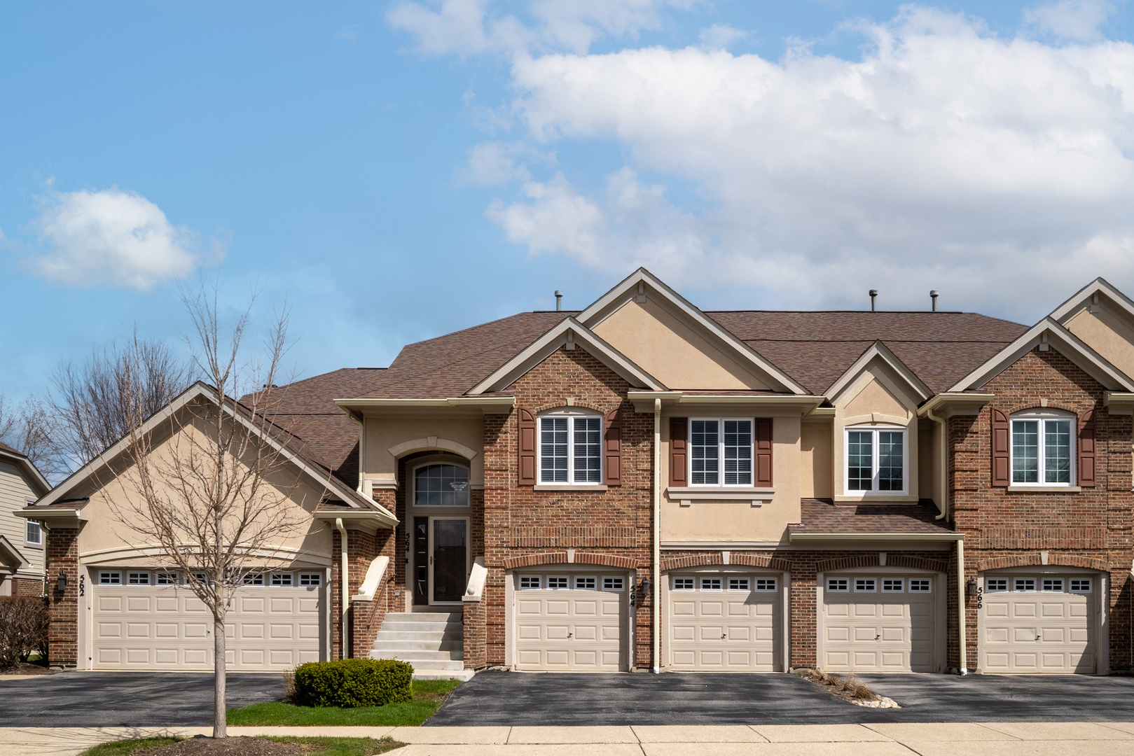 564 Harvey Lake Drive, Vernon Hills, IL