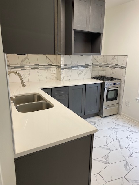 852 W Diversey Parkway #2R, Chicago, IL